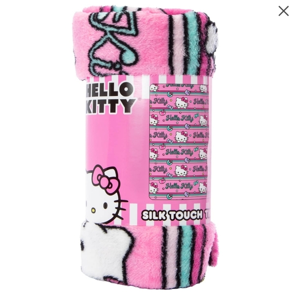 Hello Kitty Silk Touch Throw - Picture 1 of 2